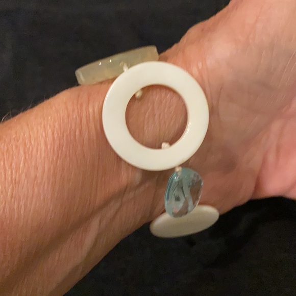 Shell & Stone Bracelet - Picture 4 of 5